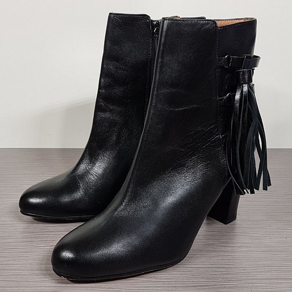 Halogen 'Sadee' Lace-Up Almond Toe Black Leather Bootie, Womens Size 8 M - Picture 3 of 9